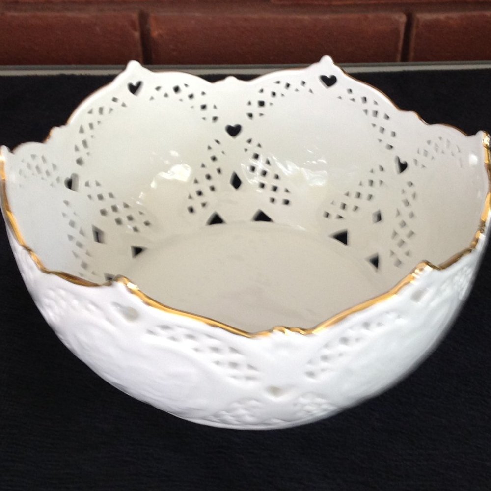 Beautiful White/Gold Trim Wedding Bowl